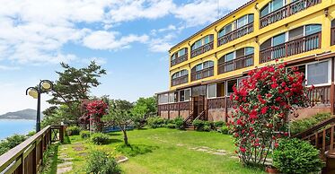 Ganghwa Hana & Alice spa Pension