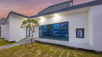 Gosung Shalala Private Pool & Spa Villa