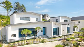 Gosung Shalala Private Pool & Spa Villa