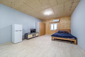 Goseong Jjun Camping Pension