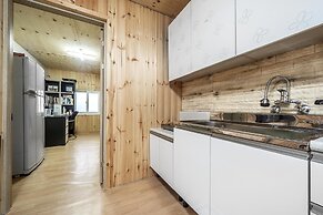 Goseong Jjun Camping Pension