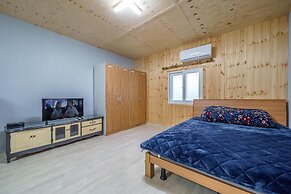 Goseong Jjun Camping Pension