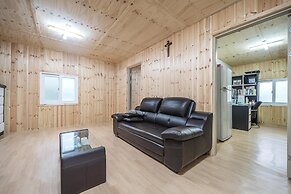 Goseong Jjun Camping Pension