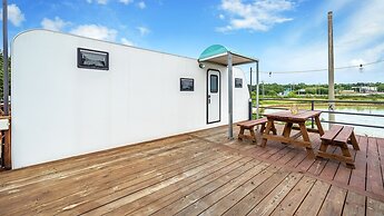 Goseong Jjun Camping Pension