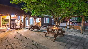 Goseong Gamnamu Pension