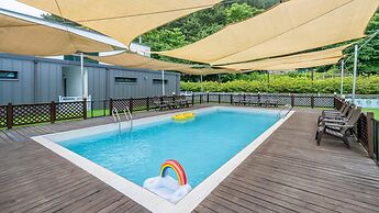 Gapyeong Dangdangi Pet Poolvilla Blue