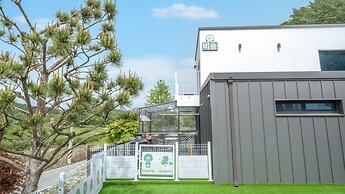 Gapyeong Dangdangi Pet Poolvilla Blue