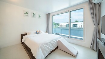 Gapyeong Dangdangi Pet Poolvilla Blue