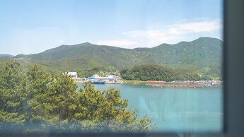 Tongyoung Sagaejeol Pension