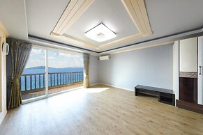 Ganghwa Badatgashimteo Pension