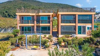 Ganghwa Badatgashimteo Pension