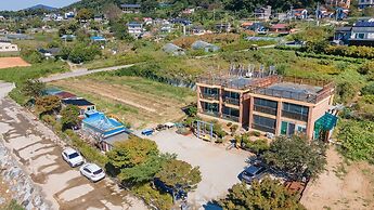 Ganghwa Badatgashimteo Pension