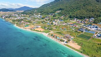 Ganghwa Badatgashimteo Pension