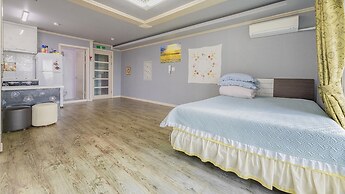 Ganghwa Badatgashimteo Pension