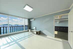 Ganghwa Badatgashimteo Pension