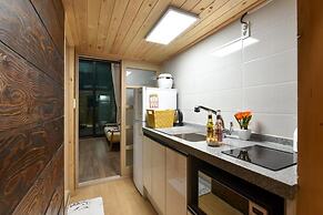 Yeosu Chunghong Pension