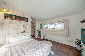 Ganghwa Vintage Box Pension