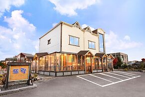 Sokcho Dderak Pension