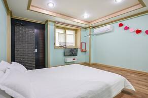 Sokcho Dderak Pension