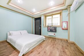 Sokcho Dderak Pension