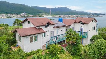 Tongyoung Mongdolhouse Pension