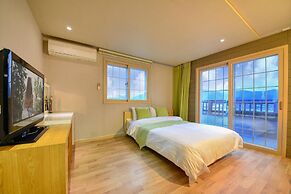 Tongyoung Mongdolhouse Pension