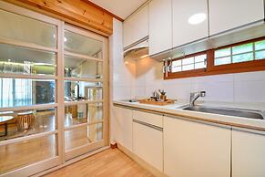 Tongyoung Mongdolhouse Pension