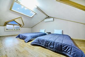 Tongyoung Mongdolhouse Pension