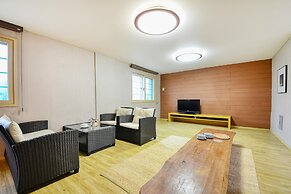 Tongyoung Mongdolhouse Pension