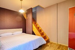 Tongyoung Mongdolhouse Pension