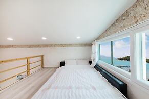 Yeosu Dolsanmaru Pension