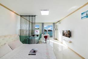 Yeosu Dolsanmaru Pension