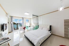 Yeosu Dolsanmaru Pension
