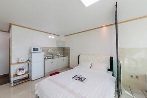 Yeosu Dolsanmaru Pension