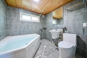 Tongyoung Seychelles Poolvilla