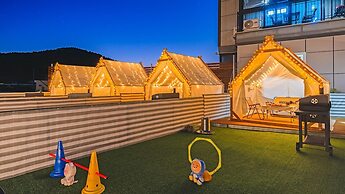 Namhae Dangdangi Dog Pension Blue