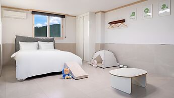 Namhae Dangdangi Dog Pension Blue