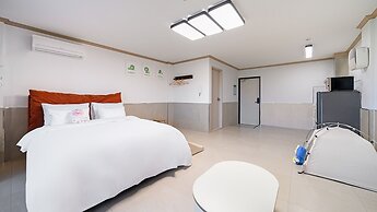 Namhae Dangdangi Dog Pension Blue