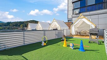 Namhae Dangdangi Dog Pension Blue