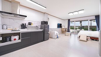 Namhae Dangdangi Dog Pension Blue