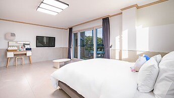 Namhae Dangdangi Dog Pension Blue