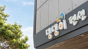 Namhae Dangdangi Dog Pension Blue