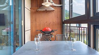 Namhae Dangdangi Dog Pension Blue