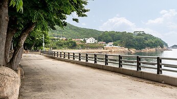 Namhae Dangdangi Dog Pension Blue