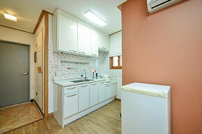 Ganghwa Punggyung Gryujineon zip Pension