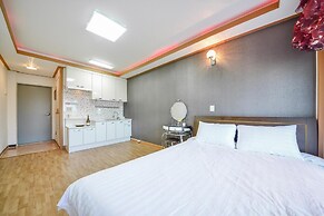 Ganghwa Punggyung Gryujineon zip Pension