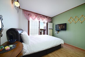 Ganghwa Punggyung Gryujineon zip Pension