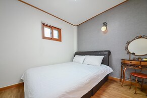 Ganghwa Punggyung Gryujineon zip Pension