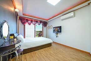 Ganghwa Punggyung Gryujineon zip Pension