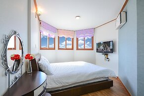 Ganghwa Punggyung Gryujineon zip Pension